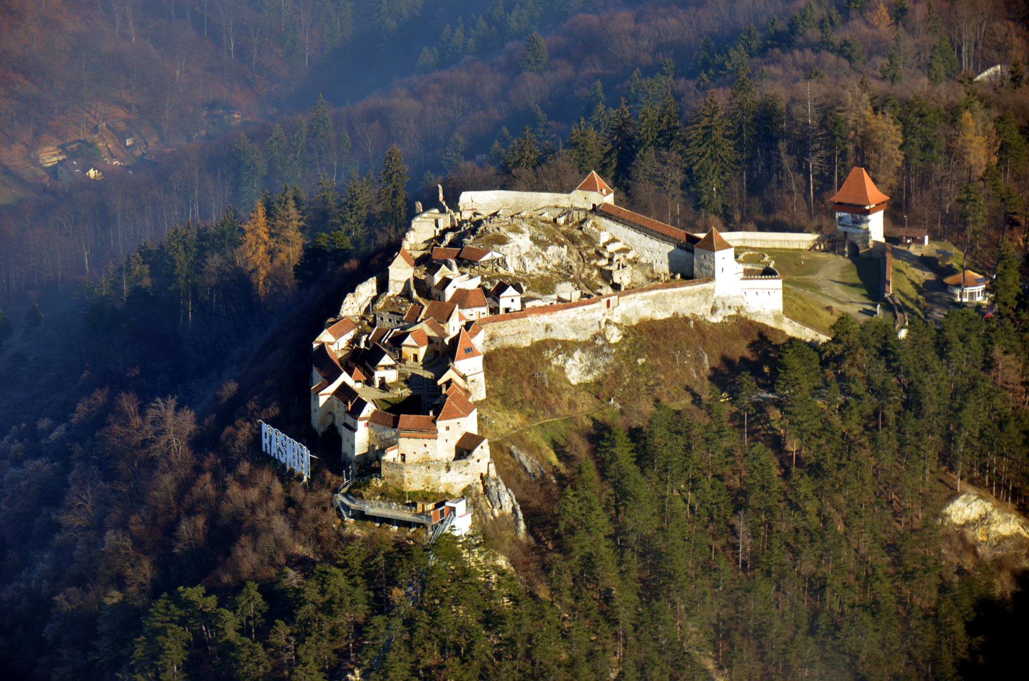 Cetatea Rasnov Zbor de agrement cu avionul Brasov