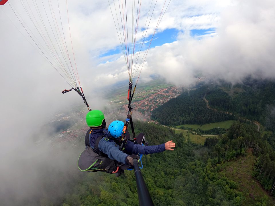 Rezerva Zbor Cu Parapanta Tandem in Brasov pe FlightAddicted.ro