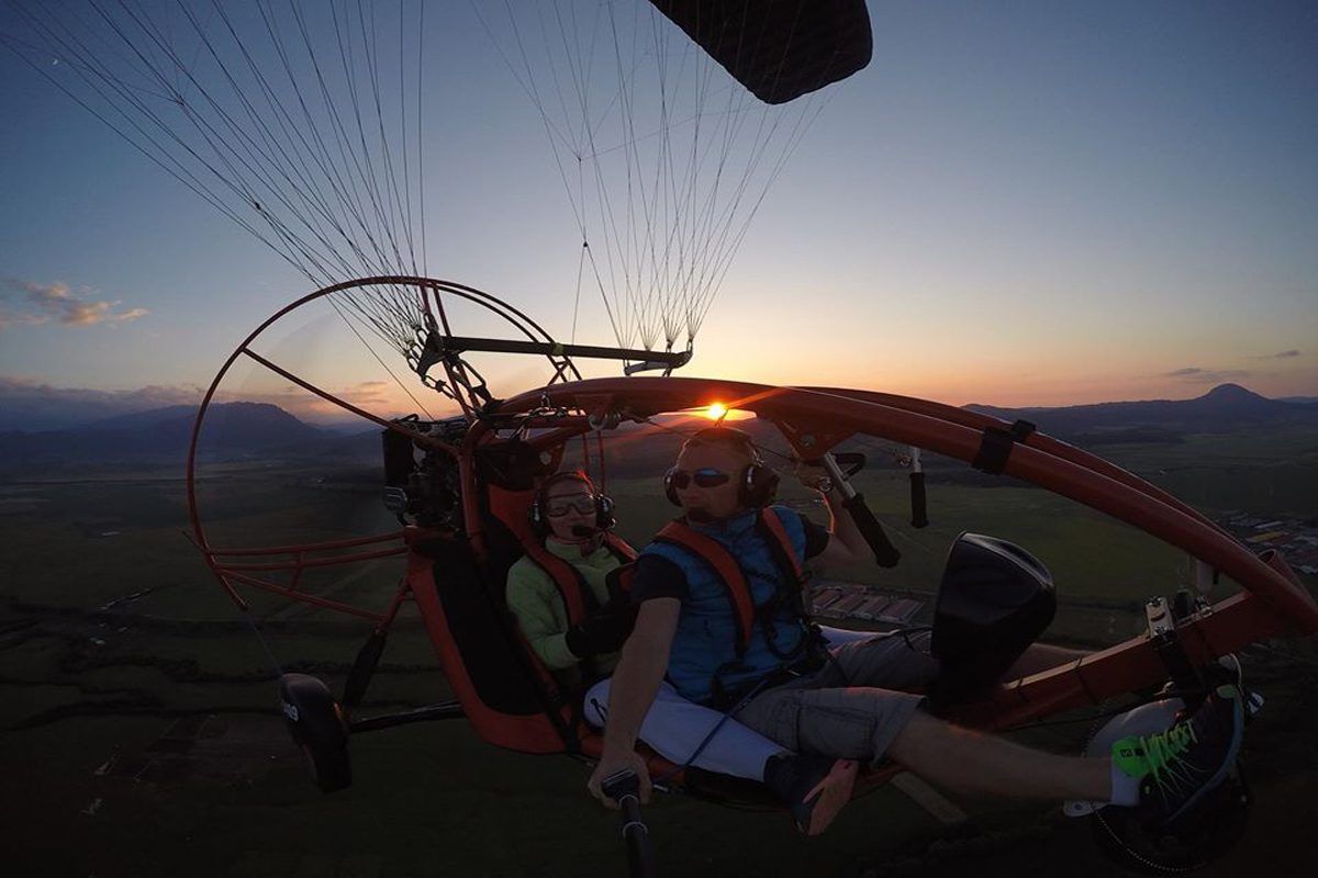 Zbor motoparapanta Brasov apus din aer