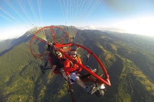 Zbor cu motoparapanta peste Bucegi