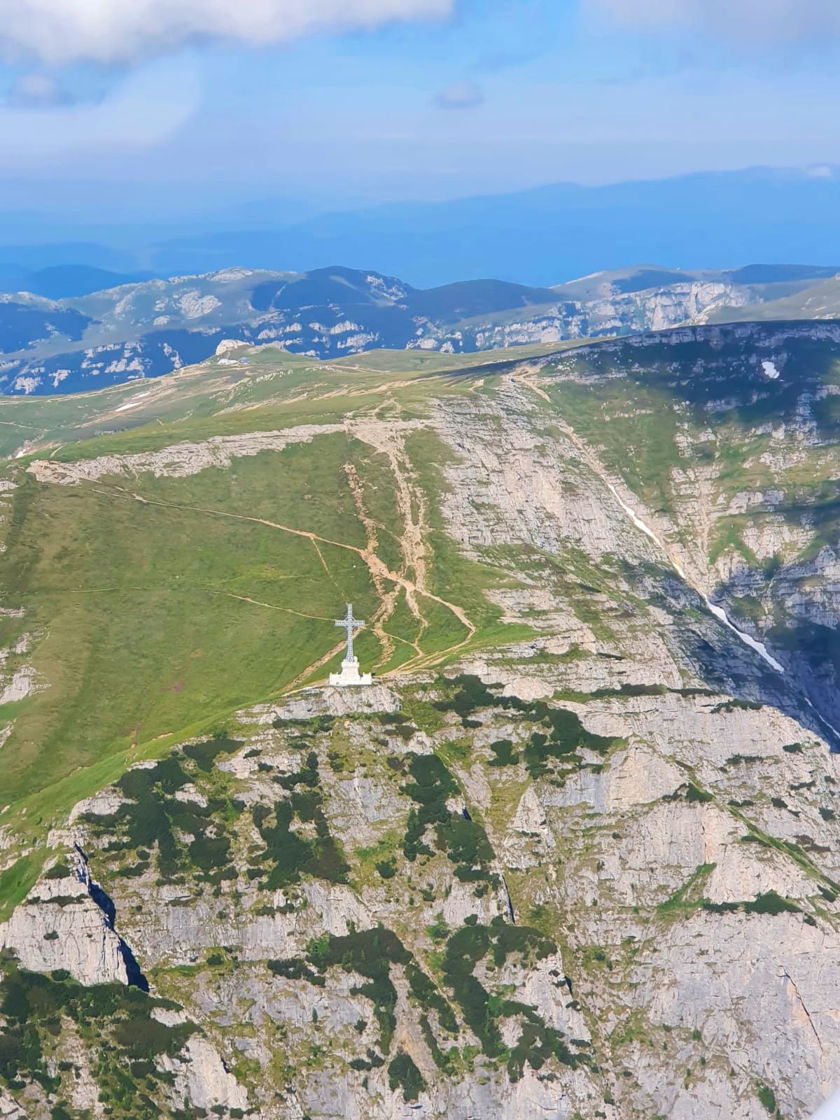 zbor cu avionul Crucea Eroilor Bucegi